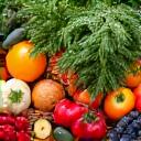 Cesto di verdure fresche e frutta